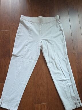 Women’s White Onque Ankle Pants